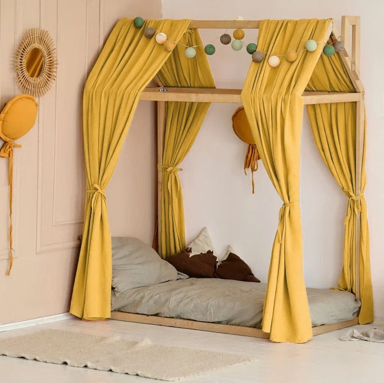 ciel de lit cabane moutarde