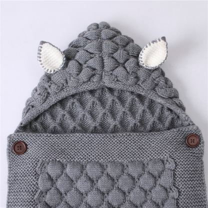 Nid d'ange bébé gris tricoté